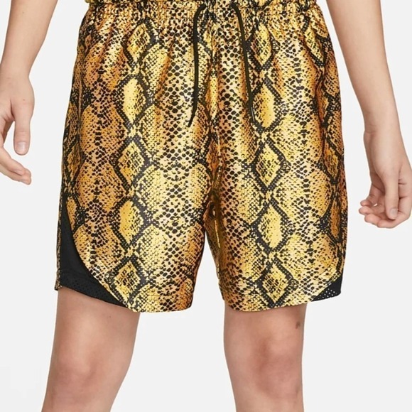 Nike Fly Gold Black Shorts Size Medium NWT - Picture 1 of 8